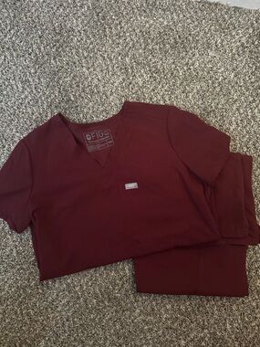 Figs Women's Scrub Set in Burgundy